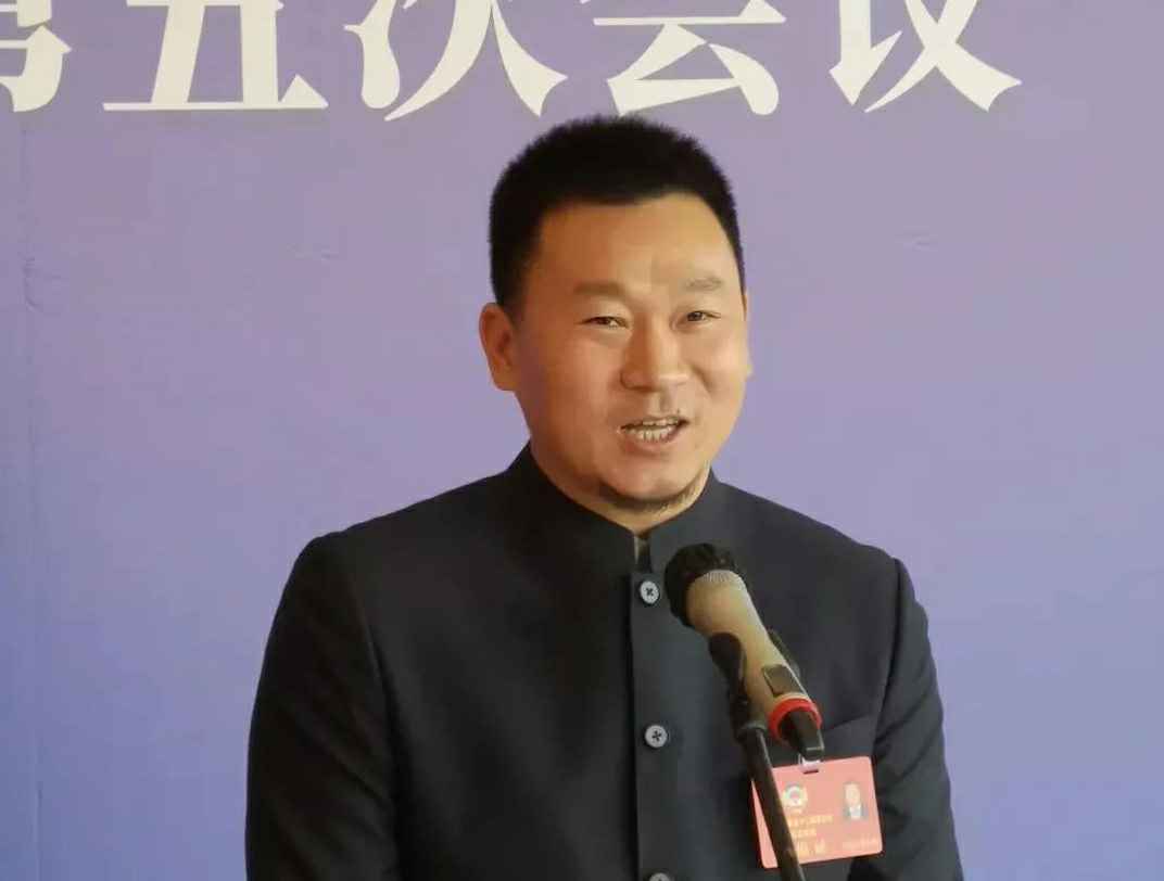 202204221343.jpg 为进一步展示市政协团结、民主、开放、自信的形象,向市民和网友展示政协委员的履职风采,中山市政协十二届五次会议在2月4日上午开幕前开设“委员通道”,市政协委员、3377体育在线官网-3377(中国)公司总经理陈朝阳走进“委员通道”,回应社会关切的问题。他就如何做好城市应急管理规划的问题进行发言,并回答记者提问。.jpg
